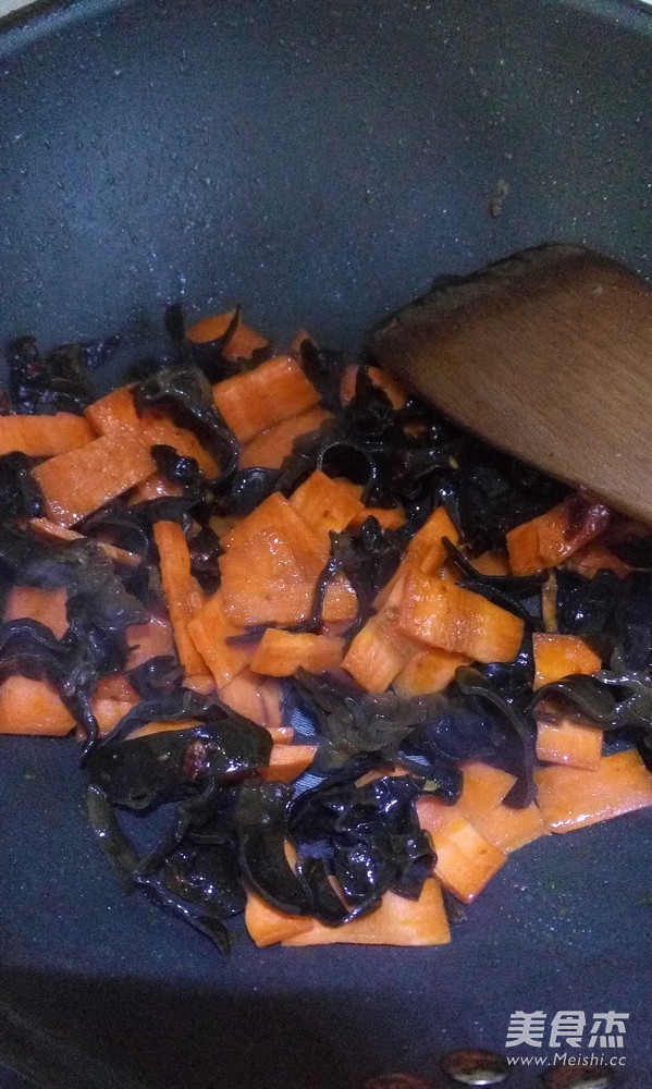 鱼香虎皮<a href=/shicai/rouqin/AnChun/index.html target=_blank><u>鹌鹑</u></a>蛋的做法