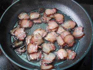 <a href=/shicai/rouqin/LaRou/index.html target=_blank><u>腊肉</u></a>烩<a href=/shicai/mimian/DouFu/index.html target=_blank><u>豆腐</u></a>