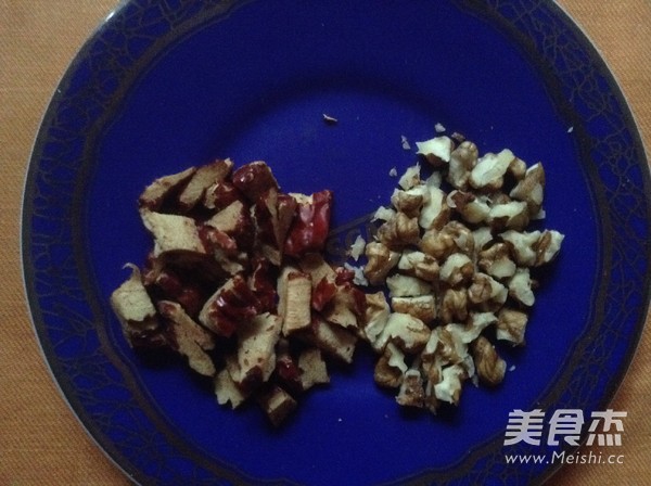 核<a href=/shicai/guopin/Tao/index.html target=_blank><u>桃</u></a>红<a href=/shicai/guopin/Zao/index.html target=_blank><u>枣</u></a><a href=/shicai/shucai/ShanYao/index.html target=_blank><u>山药</u></a>羹的做法