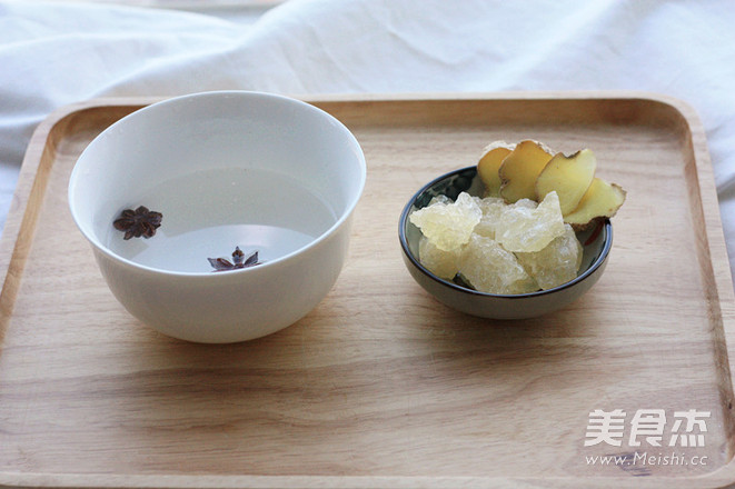 <a href=/shicai/mimian/JiangYou/index.html target=_blank><u>酱油</u></a><a href=/shicai/rouqin/JiTui/index.html target=_blank><u>鸡腿</u></a>的做法