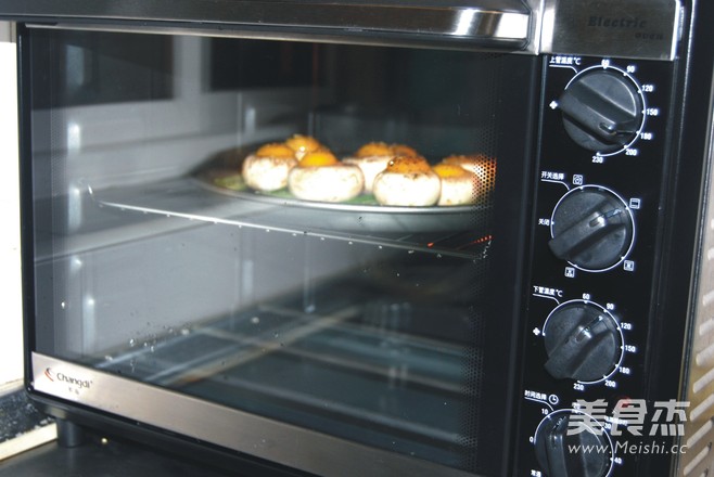 <a href=/shicai/rouqin/AnChun/index.html target=_blank><u>鹌鹑</u></a>蛋烤磨菇的做法