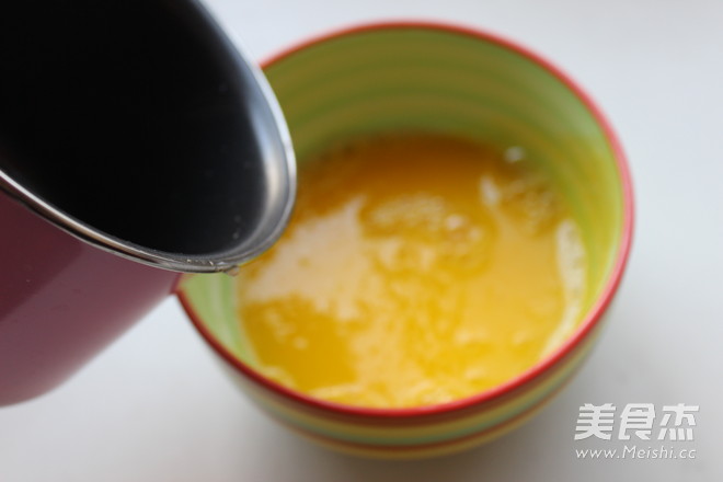 果酱<a href=/shicai/mimian/NaiLao/index.html target=_blank><u>奶酪</u></a>杯的做法