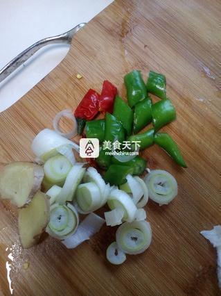 <a href=/shicai/shucai/BaiCai/index.html target=_blank><u>白菜</u></a>海蛎子炖冻<a href=/shicai/mimian/DouFu/index.html target=_blank><u>豆腐</u></a>