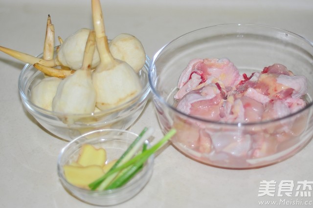 慈姑烧鸡的做法