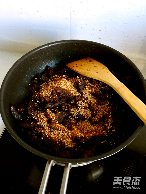 自制美味<a href=/shicai/rouqin/NiuRou/index.html target=_blank><u>牛肉</u></a>干的做法