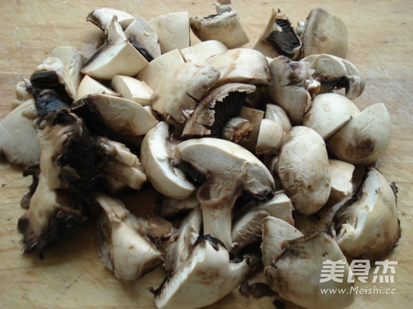 <a href=/shicai/shucai/KouMo/index.html target=_blank><u>口蘑</u></a>咖喱鸡的做法