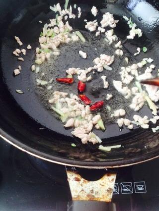 酱爆<a href=/shicai/shucai/YuanBaiCai/index.html target=_blank><u>圆<a href=/shicai/shucai/BaiCai/index.html target=_blank><u>白菜</u></a></u></a>