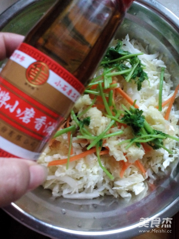 <a href=/shicai/shuichanpin/HaiZheTou/index.html target=_blank><u><a href=/shicai/shuichanpin/HaiZhe/index.html target=_blank><u>海蜇</u></a>头</u></a>拌白<a href=/shicai/shucai/CaiXin/index.html target=_blank><u>菜心</u></a>的做法