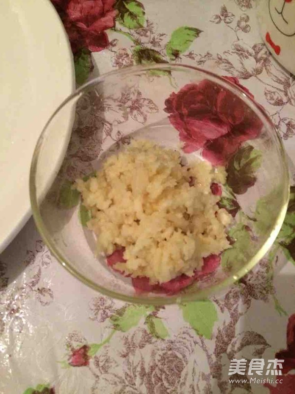 <a href=/shicai/diaoweipin/HeiHuJiao/index.html target=_blank><u>黑胡椒</u></a>烤扁鱼的做法