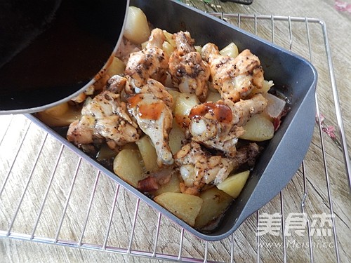 黑椒<a href=/shicai/shucai/TuDou/index.html target=_blank><u>土豆</u></a><a href=/shicai/rouqin/JiChi/index.html target=_blank><u>鸡翅</u></a>根的做法