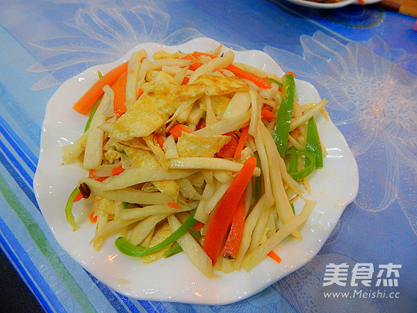 时蔬<a href=/shicai/shucai/JiaoBai/index.html target=_blank><u>茭白</u></a>的做法