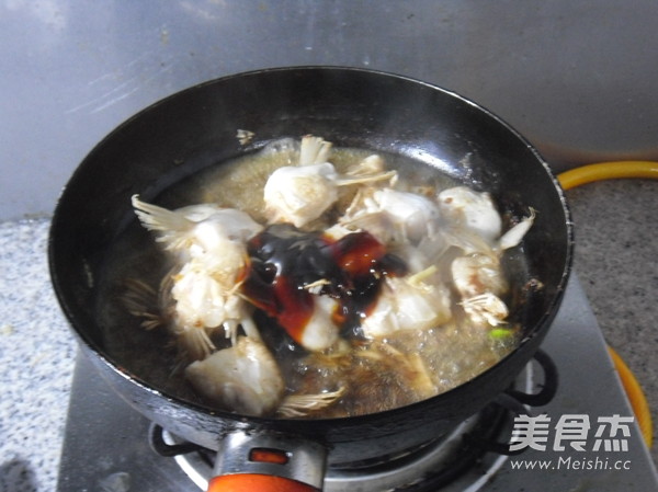 红烧巴沙<a href=/shicai/shuichanpin/YuChi/index.html target=_blank><u>鱼翅</u></a>的做法