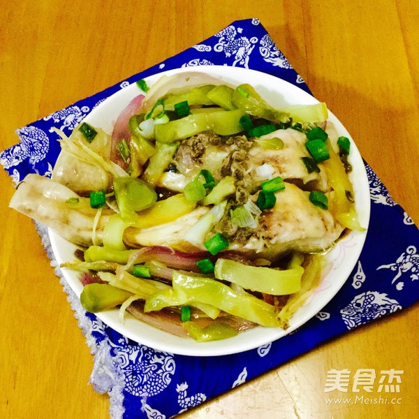 <a href=/shicai/shucai/ZhaCai/index.html target=_blank><u>榨菜</u></a>蒸鱼的做法