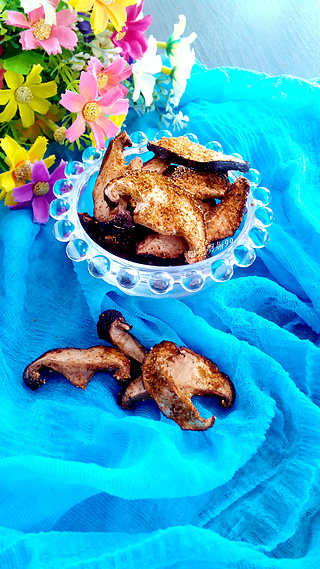 烤<a href=/shicai/shucai/XiangGu/index.html target=_blank><u>香菇</u></a>