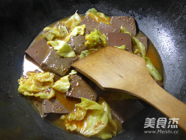 <a href=/shicai/shucai/YuanBaiCai/index.html target=_blank><u>圆<a href=/shicai/shucai/BaiCai/index.html target=_blank><u>白菜</u></a></u></a>煮<a href=/shicai/rouqin/YaXie/index.html target=_blank><u>鸭<a href=/shicai/rouqin/Xue/index.html target=_blank><u>血</u></a></u></a>的做法