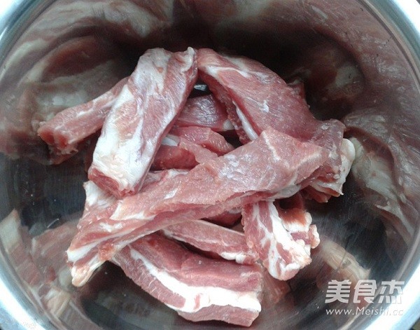 蒜香<a href=/shicai/rouqin/PaiGu/index.html target=_blank><u>排骨</u></a>家常做法的做法