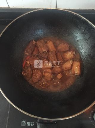 红烧<a href=/shicai/rouqin/PaiGu/index.html target=_blank><u>排骨</u></a>