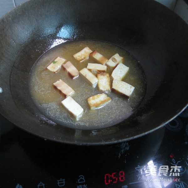 <a href=/shicai/mimian/XiangGan/index.html target=_blank><u>香干</u></a>咖喱<a href=/shicai/shucai/BaiCai/index.html target=_blank><u>白菜</u></a>的做法