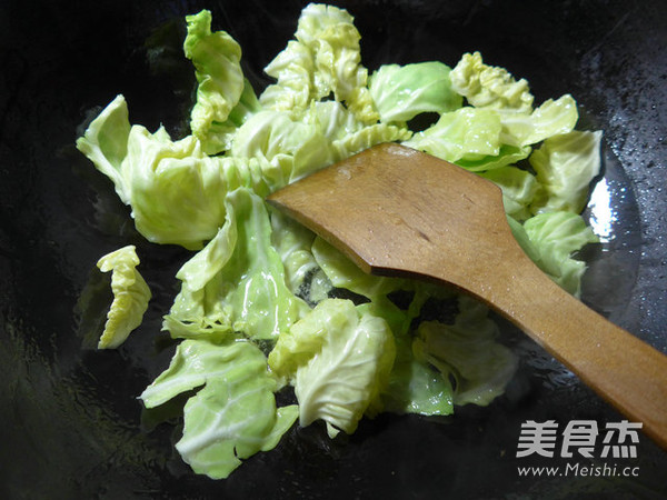 <a href=/shicai/shucai/YuanBaiCai/index.html target=_blank><u>圆<a href=/shicai/shucai/BaiCai/index.html target=_blank><u>白菜</u></a></u></a>煮<a href=/shicai/rouqin/YaXie/index.html target=_blank><u>鸭<a href=/shicai/rouqin/Xue/index.html target=_blank><u>血</u></a></u></a>的做法