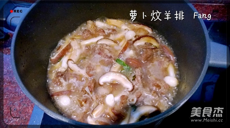 <a href=/shicai/shucai/LuoBo/index.html target=_blank><u>萝卜</u></a>炆<a href=/shicai/rouqin/YangPai/index.html target=_blank><u>羊排</u></a>的做法