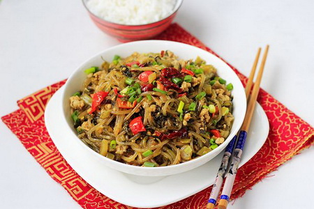 <a href=/shicai/shucai/XueLiHong/index.html target=_blank><u>雪里蕻</u></a>肉末<a href=/shicai/mimian/FenTiao/index.html target=_blank><u>粉条</u></a>的做法