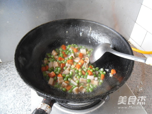 <a href=/shicai/shucai/LianOu/index.html target=_blank><u>莲<a href=/shicai/shucai/Ou/index.html target=_blank><u>藕</u></a></u></a><a href=/shicai/shucai/WanDou/index.html target=_blank><u>豌豆</u></a>粒的做法