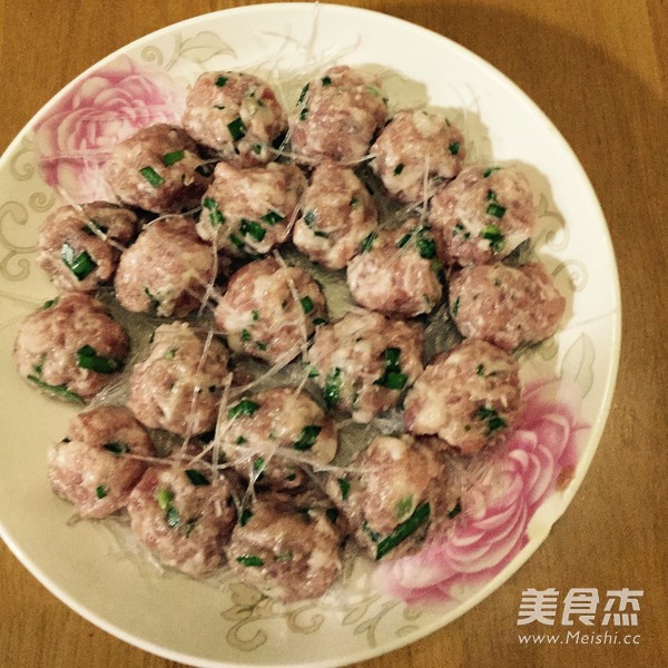 <a href=/shicai/mimian/FenSi/index.html target=_blank><u>粉丝</u></a>蒸肉丸的做法