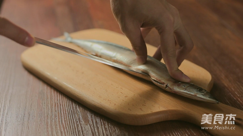 <a href=/shicai/shuichanpin/QiuDaoYu/index.html target=_blank><u>秋刀鱼</u></a>的滋味的做法