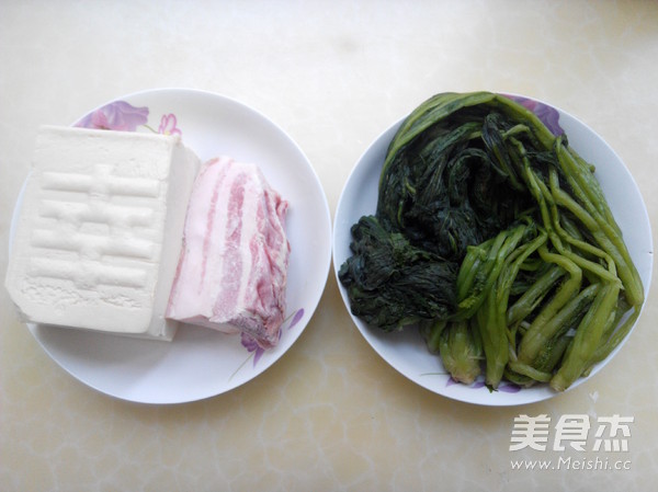 <a href=/shicai/shucai/XueLiHong/index.html target=_blank><u>雪里蕻</u></a>炖<a href=/shicai/mimian/DouFu/index.html target=_blank><u>豆腐</u></a>的做法