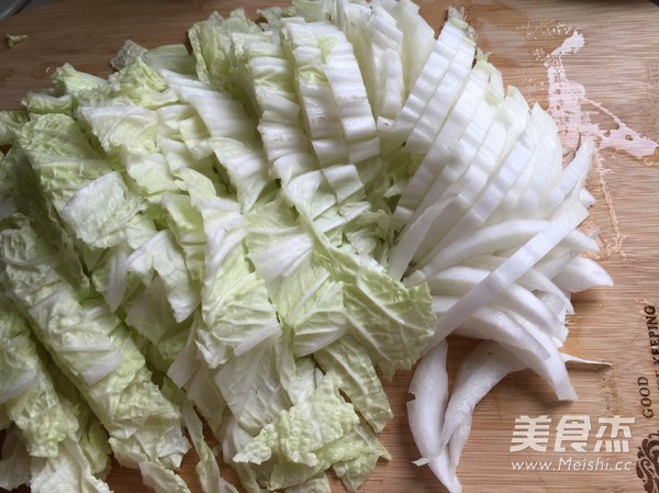 烂糊<a href=/shicai/shucai/BaiCai/index.html target=_blank><u>白菜</u></a>肉丝的做法