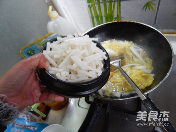 <a href=/shicai/shucai/BaiCai/index.html target=_blank><u>白菜</u></a><a href=/shicai/mimian/FuZhu/index.html target=_blank><u>腐竹</u></a><a href=/shicai/mimian/NianGao/index.html target=_blank><u>年糕</u></a>的做法