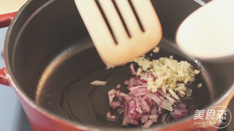 铸铁锅菌菇炊饭的做法