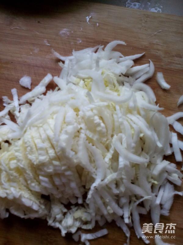 <a href=/shicai/shuichanpin/HaiZheTou/index.html target=_blank><u><a href=/shicai/shuichanpin/HaiZhe/index.html target=_blank><u>海蜇</u></a>头</u></a>拌白<a href=/shicai/shucai/CaiXin/index.html target=_blank><u>菜心</u></a>的做法