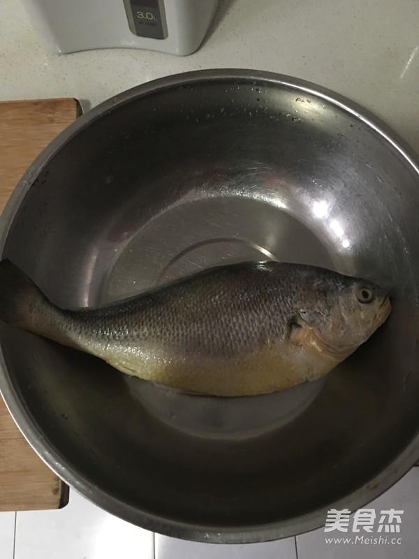 酱烧<a href=/shicai/shuichanpin/HuangHuaYu/index.html target=_blank><u>黄花鱼</u></a>的做法