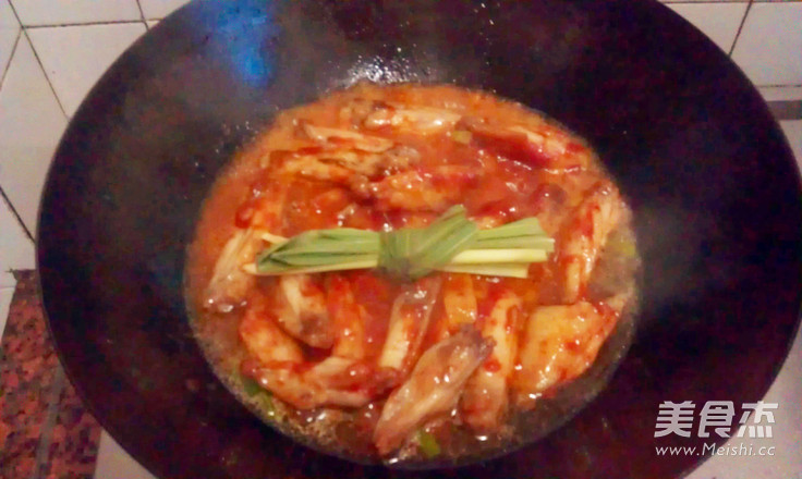 <a href=/shicai/guopin/BoLuo/index.html target=_blank><u>菠萝</u></a><a href=/shicai/rouqin/JiChi/index.html target=_blank><u>鸡翅</u></a>中的做法