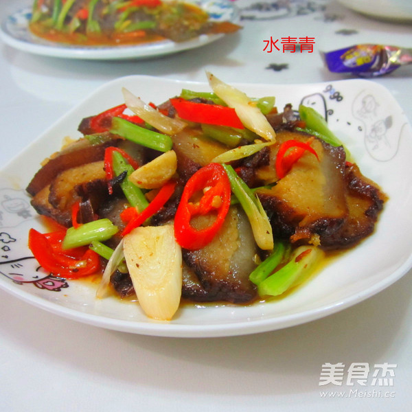 大蒜<a href=/shicai/rouqin/LaRou/index.html target=_blank><u>腊肉</u></a>的做法