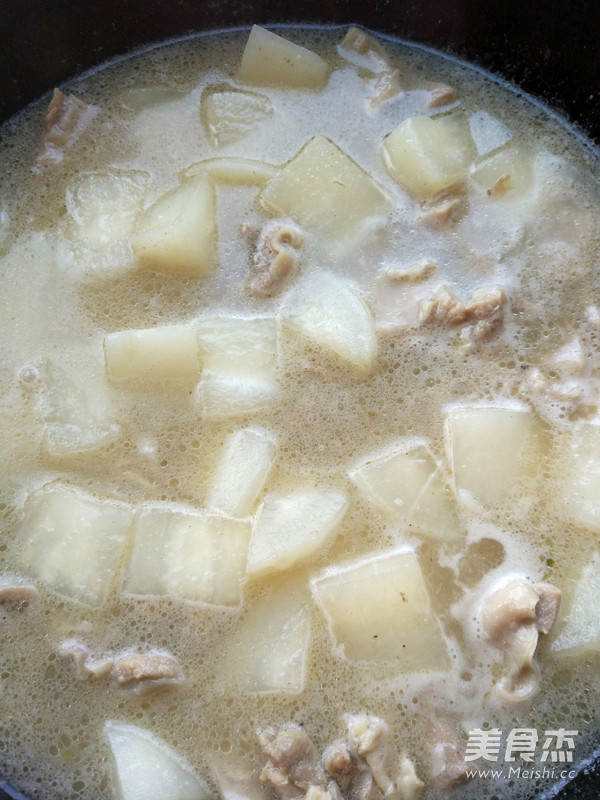 白<a href=/shicai/shucai/LuoBo/index.html target=_blank><u>萝卜</u></a>炖<a href=/shicai/rouqin/YangPai/index.html target=_blank><u>羊排</u></a>的做法