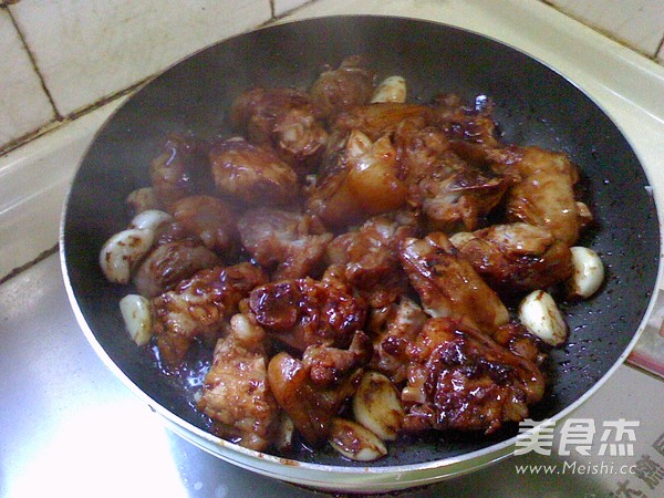 #六月鲜#南乳<a href=/shicai/guopin/HuaSheng/index.html target=_blank><u>花生</u></a>焖<a href=/shicai/rouqin/ZhuTi/index.html target=_blank><u>猪蹄</u></a>的做法