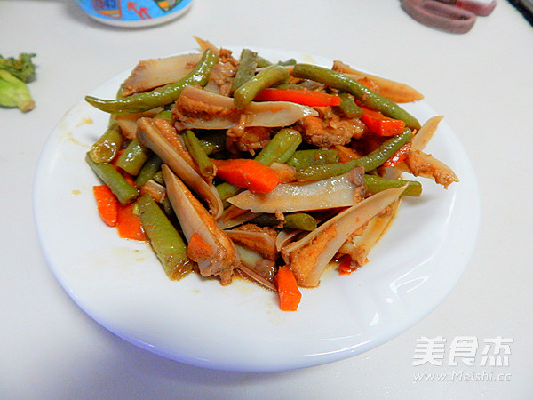 <a href=/shicai/shucai/DouJiao/index.html target=_blank><u>豆角</u></a>烧三角骨的做法