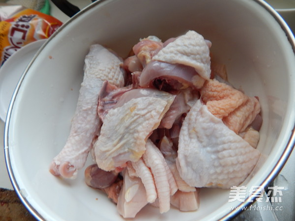 <a href=/shicai/shucai/FoShouGua/index.html target=_blank><u><a href=/shicai/shucai/FoShou/index.html target=_blank><u>佛手</u></a>瓜</u></a>鸡汤的做法