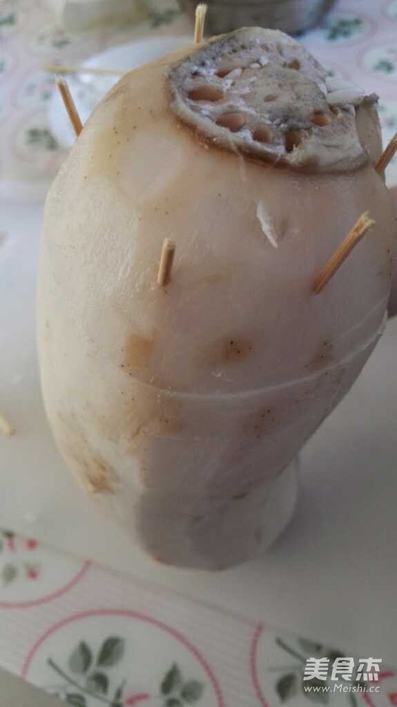 <a href=/shicai/shucai/GuiHua/index.html target=_blank><u>桂花</u></a>糖<a href=/shicai/mimian/NuoMi/index.html target=_blank><u>糯米</u></a><a href=/shicai/shucai/LianOu/index.html target=_blank><u>莲<a href=/shicai/shucai/Ou/index.html target=_blank><u>藕</u></a></u></a>的做法