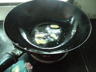 红<a href=/shicai/shucai/LuoBo/index.html target=_blank><u>萝卜</u></a>烧<a href=/shicai/rouqin/PaiGu/index.html target=_blank><u>排骨</u></a>