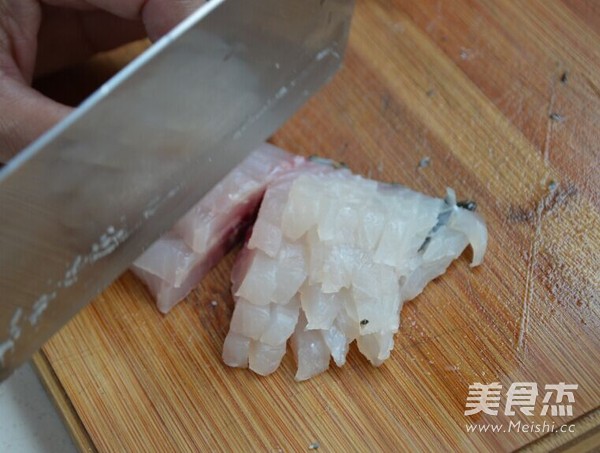 <a href=/shicai/shucai/JuHua/index.html target=_blank><u>菊花</u></a>鱼的做法