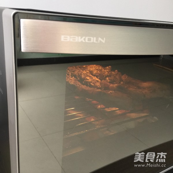 蒸烤小羊腿的做法