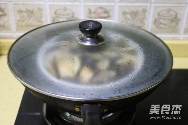 <a href=/shicai/shucai/XiangGu/index.html target=_blank><u>香菇</u></a>蒸滑鸡的做法