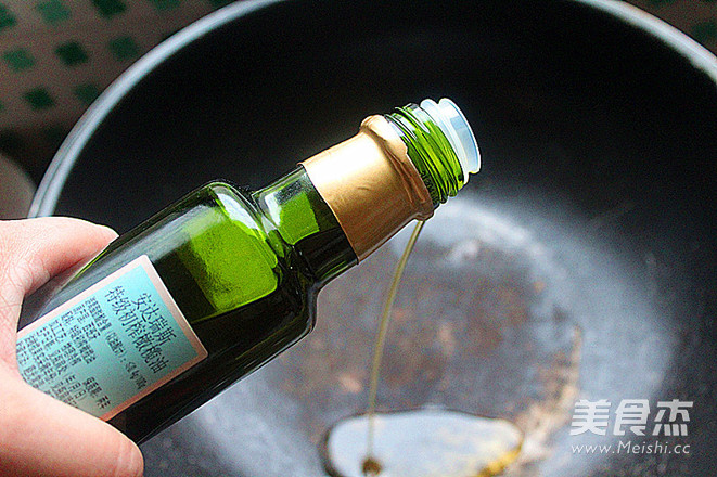 剁椒<a href=/shicai/mimian/QingDou/index.html target=_blank><u>青豆</u></a>的做法