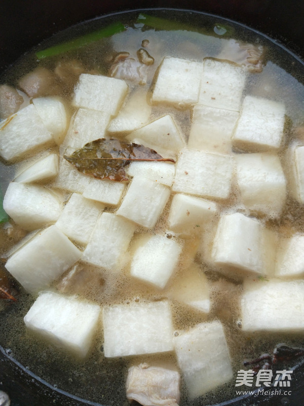 白<a href=/shicai/shucai/LuoBo/index.html target=_blank><u>萝卜</u></a>炖<a href=/shicai/rouqin/YangPai/index.html target=_blank><u>羊排</u></a>的做法