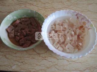 糖<a href=/shicai/diaoweipin/Cu/index.html target=_blank><u>醋</u></a><a href=/shicai/shucai/LianOu/index.html target=_blank><u>莲<a href=/shicai/shucai/Ou/index.html target=_blank><u>藕</u></a></u></a>肉丁