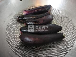 东北酱<a href=/shicai/shucai/QieZi/index.html target=_blank><u>茄子</u></a>