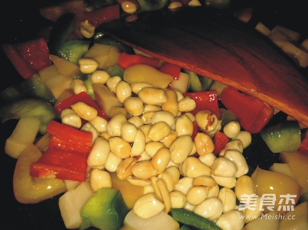 宫保<a href=/shicai/shucai/XingBaoGu/index.html target=_blank><u><a href=/shicai/guopin/Xing/index.html target=_blank><u>杏</u></a>鲍菇</u></a>的做法